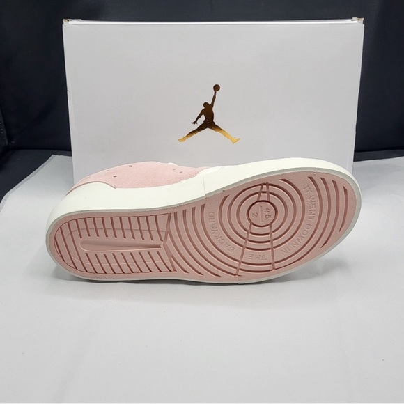 NIB Women’s Jordan Series.03 'Atmosphere’ in Atmosphere/Black/Univ Red/Sail - Picture 6 of 10